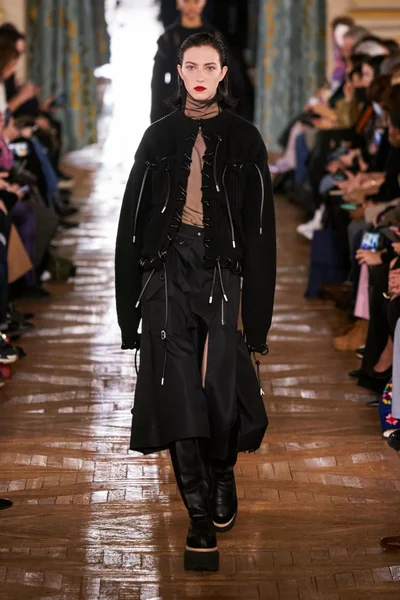 Look 18
